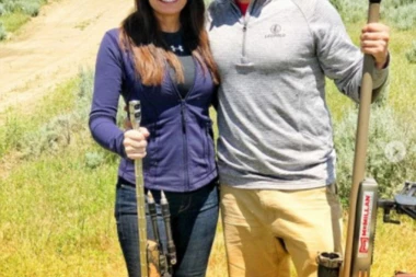 GLEDAJ MAĆEHU, BIRAJ DEVOJKU: Sin šefa Amerike smuvao lepoticu istu kao Melanija