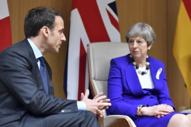 BREGZIT JEDINA TEMA: Sastaju se Mejova i Makron