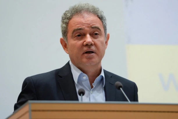 OVI VIŠE NI SAMI NE ZNAJU ŠTA HOĆE! Lutovac: Učestovali bismo na izborima ako bi bili krajem godine