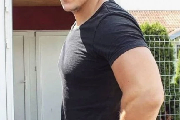 JOŠ JEDAN PEVAČ  "PAO" ZBOG DROGE! Slobodan Radanović uhapšen zbog narkotika!