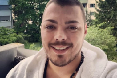 Necenzurisani snimak hapšenja Slobe Vasića: Policija ga izvodi a on radi OVO!