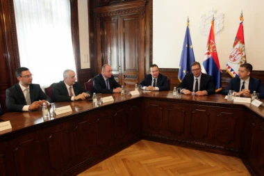 VUČIĆ SA PREDSTAVNICIMA SRBA IZ CRNE GORE: Uvek smo uz svoj narod