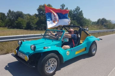 POGLEDAJTE KAKO JE PALMA POD SRPSKIM BARJAKOM POMAGAO TURISTIMA!