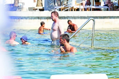 MIJAT PUSTIO  STOMAČINU!