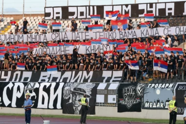 "Grobari" posvetili transparent žrtvama "Oluje"!