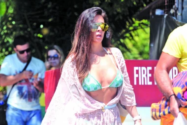 ANA NE PRESTAJE: Sevićeva se skinula i ZAPALILA INTERNET!