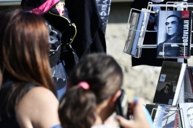 (FOTO) SRAMNE PROSLAVE "OLUJE" ŠIROM HRVATSKE: U Glini prodavali PAVELIĆEVE knjige o USTAŠTVU!