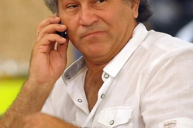 (FOTO) ISPLIVALA SKANDALOZNA PREPISKA JEZIVIH PRETNJI HALIDA MUSLIMOVIĆA NJEGOVOJ BIVŠOJ LJUBAVNICI: Završićeš u mesnoj industriji!