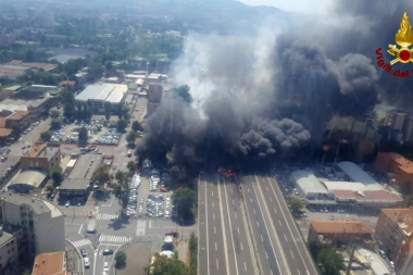 (VIDEO) HAOS U BOLONJI: Eksplodiralo 10 vozila, povređeni na sve strane
