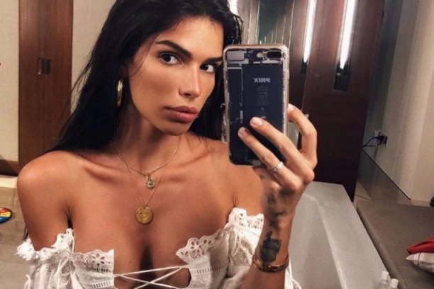 Drama u Novom Sadu! Manekenka skočila s mosta: Zbog eksplozivne svađe sa dečkom pokušala da se ubije!