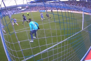 (VIDEO) OVO SE RETKO VIĐA! Odbrana godine!