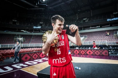 (VIDEO) Pecarski zove klince u školu košarke!