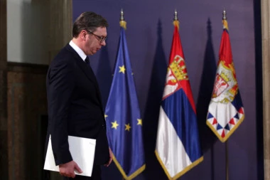 REAKCIJE NA NAJAVU VUČIĆEVOG POVLAČENJA - Stefanović: Boriću se da OSTANE! Vulin: To bi izazvalo NESTABILNOST
