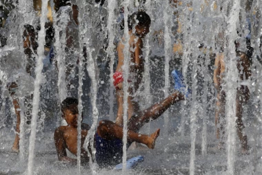 ZEMLJA GORI I PROKUVAĆE!