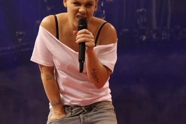 PEVAČICA U BOLNICI: Nastupi otkazani!