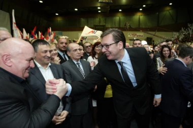 JAGODINA STALA UZ VUČIĆA: Kosovo nije političko pitanje, već državno!