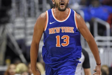 (FOTO) SKANDAL - Zarađuje milione u NBA, a skida se go na ulici!