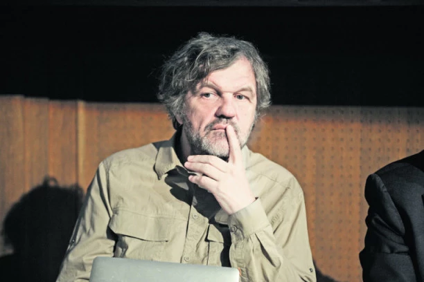 ELITA SE UZDA U ZAPAD, ALI NAROD VERUJE RUSIMA: Kusturica se vakcinisao, pa poslao JAKU poruku celoj Srbiji!