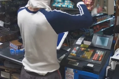 (VIDEO) DA TI SE SLEDI KRV: Lopovi usred noći UPALI U RADNJU - pogledajte šta su uradili OTAC I ĆERKA!