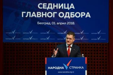 JEREMIĆ LUZER! Šef Narodne stranke uličarski napao premijerku Srbije, JER JE HRABRIJA OD NJEGA!