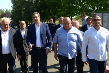 VUČIĆ posetio fabriku za preradu mesa Srem Šid: Ovo je ogromna prilika za naše farmere!
