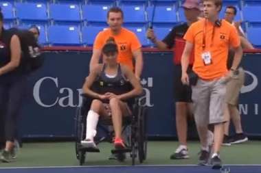 (VIDEO) Rumunska teniserka napustila teren u invalidskim kolicima, rivalka ODUŠEVILA GESTOM!