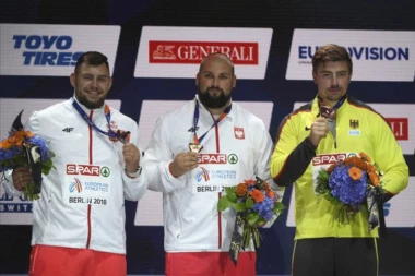 (VIDEO) Uzeo zlato na EP, pa doživeo neprijatnost na dodeli medalja!