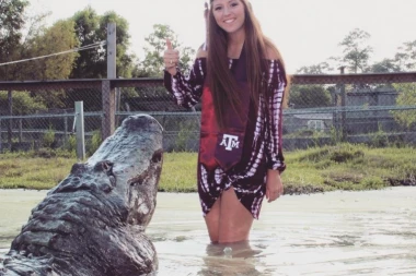 (FOTO) Ova devojka je objavila NAJNEOBIČNIJU MATURSKU FOTOGRAFIJU NA SVETU!