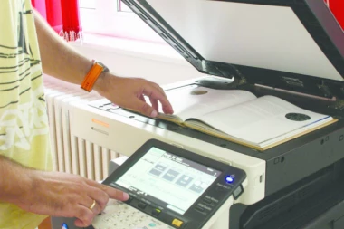 SRAMOTA! NAPLAĆUJU KAKO IM SE ĆEFNE: Harač za male fotokopirnice