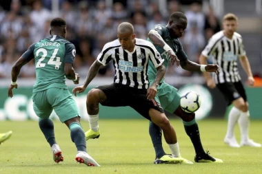 ZA 18 MINUTA 3 GOLA, PA TAJAC! Totenhem startovao pobedom!