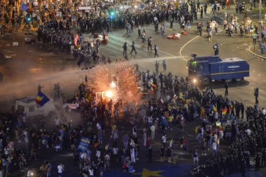 BEZ STRAHA, RUMUNIJA ĆE SE DIĆI: Buknuli novi protesti, hiljade okupljenih