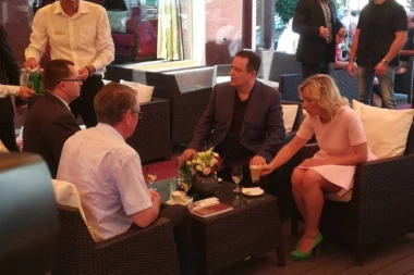 (FOTO) DAČIĆ ISPUNIO OBEĆANJE! Doveo Zaharovu u "Moskvu" da proba kolače