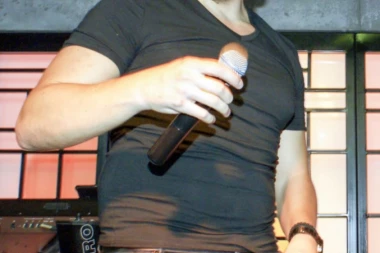 BRUTALAN SLOBA: "Je*ite se dupelisci!"