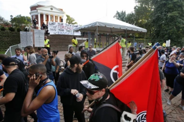 MITING I KONTRAMITING U VAŠINGTONU NA GODIŠNJICU ŠARLOTSVILU