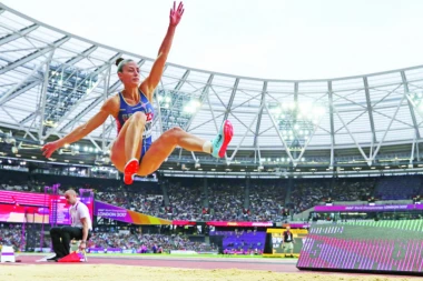 (FOTO) ZASTAJE DAH: Ivana Španović nikad PROVOKATIVNIJA!