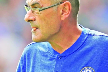 ZAVISNIK SARI  POJEO CIGARETU!