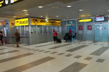 (FOTO) DRŽI SE IVANA! Razočarana Španovićeva stigla u Beograd!