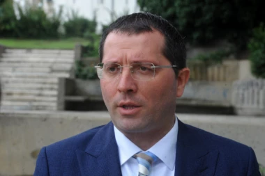 BOJAN STEVIĆ, ČLAN GLAVNOG ODBORA SNS: Tajkunski savez za pljačku Srbije seje mržnju