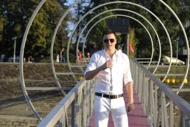 Vuk Kostić: ŽELIM ULOGU GEJ-FRIZERA