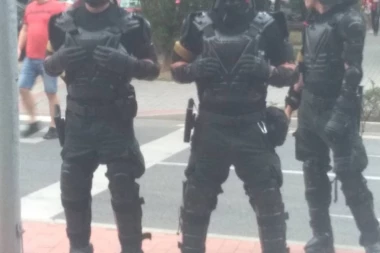 (FOTO) Maskirani specijalci i opuštena atmosfera