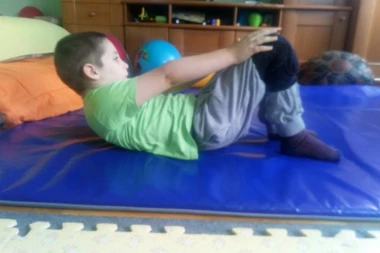 POMOZIMO DIMITRIJU DA IMA NORMALNO DETINJSTVO: Bio je zdravo dete, a onda je strašna bolest promenila njegov život