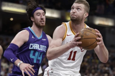 Pozvali ga u košarkaški kamp, a on BRUTALNO ISPLJUVAO SRBE!