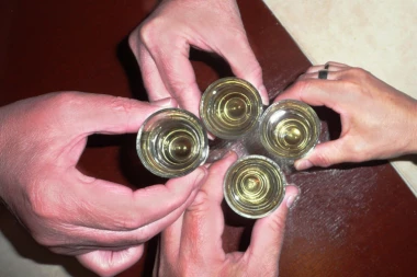 Partner/ka vam zvoca svaki put kad se uhvatite čašice? Od sad će to moći da radi ova stvarčica, a MOŽE DA SE ISKLJUČI