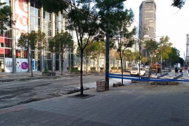 DEO ULICE KRALJA MILANA I DANAS ZATVOREN: Radovi u toku, trole ne rade