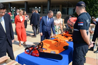 (FOTO) OD JAPANA ZA MUP SRBIJE: Donacija obuhvata SPASILAČKU OPREMU za vanredne situacije!