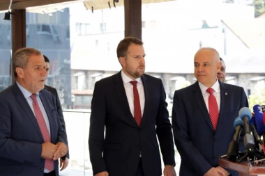 (FOTO) EVO O ČEMU SU PRIČALI GRADONAČELNICI BEOGRADA, ZAGREBA I SARAJEVA