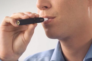 OPREZ I ZAMENE ZA CIGARETE SADRŽE DUVAN: IQOS opasan, izaziva zavisnost!