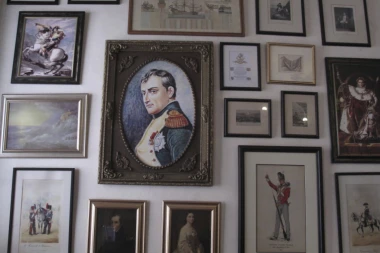 (FOTO, VIDEO) Napoleonove čizme prodate za 117.000 evra!