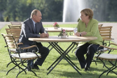 PUTIN SMEKŠAO ANGELU MERKEL: Ruski predsednik i nemačka kancelarka pričali i o Kosovu