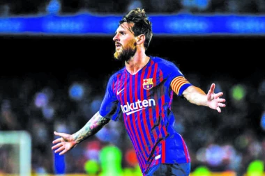 (VIDEO) KAPA DOLE, MAJSTORE!